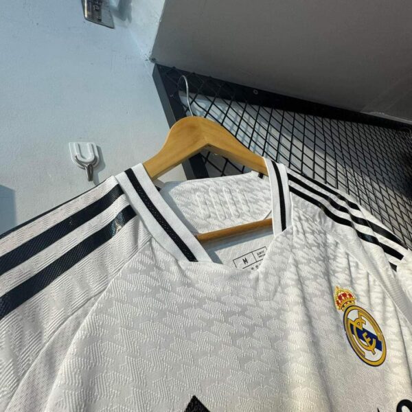 REAL MADRID 24-25 HOME KIT PLAYER EDITION - Image 3