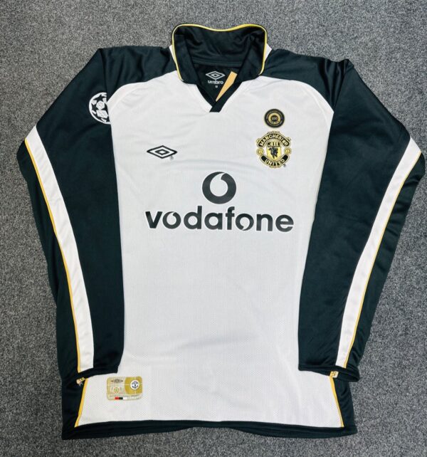 Manchester United 2001-02 Third Retro Kit Full sleeve